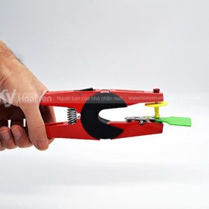 cách sử dụng kìm bấm thẻ tai cho heo, trâu, bò